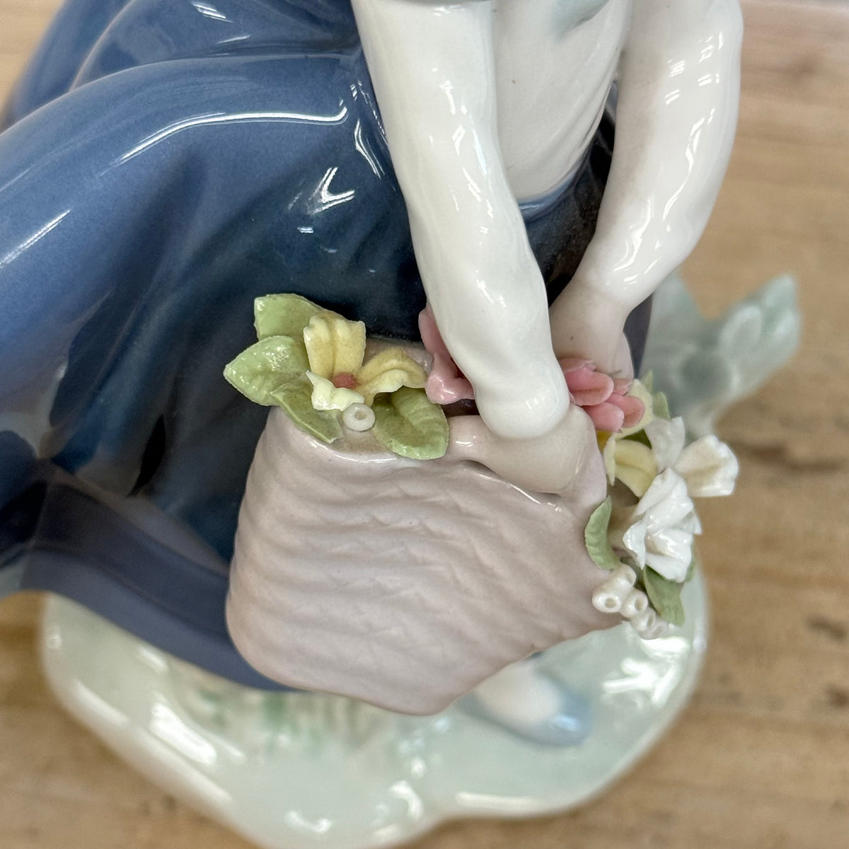 Lladró Spring Basket #5223 Girl Porcelain Figurine Spain 1984