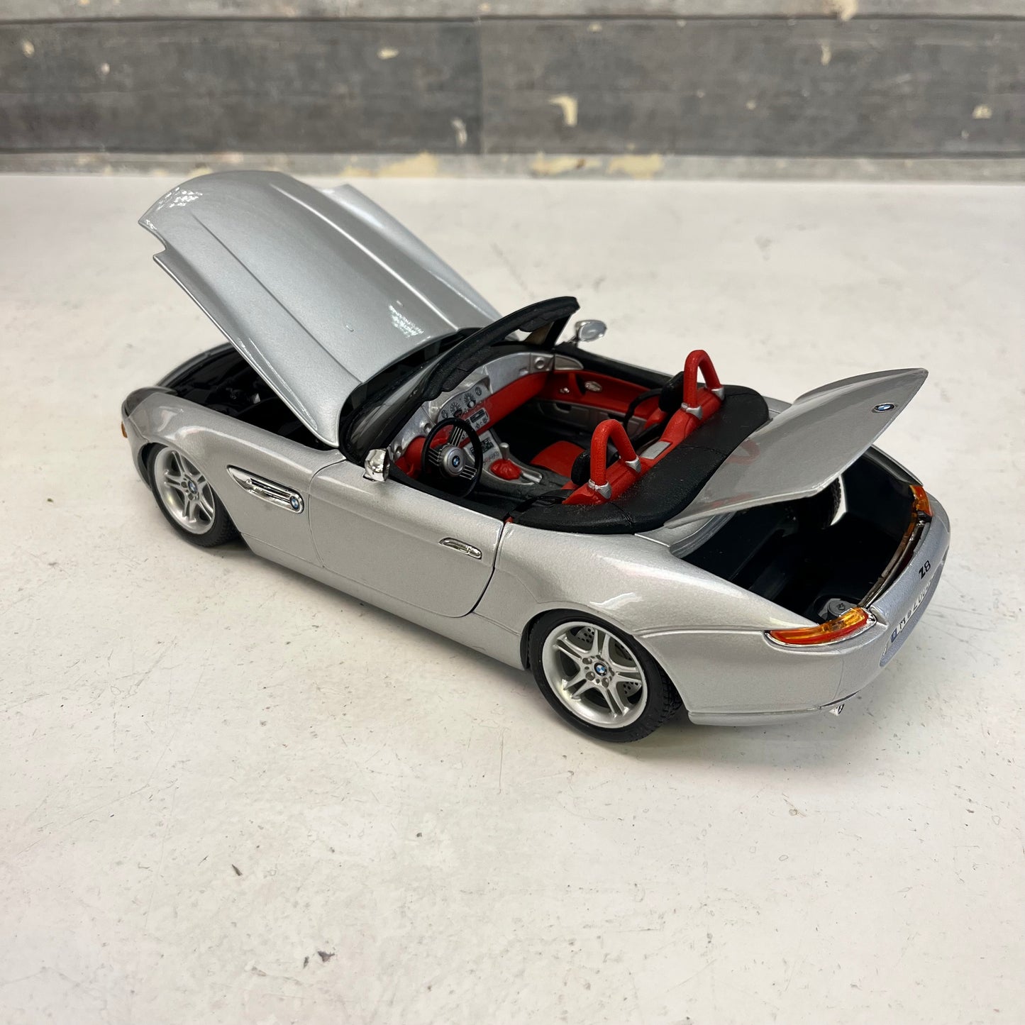 Burago BMW Z8 1:18 Diecast Model