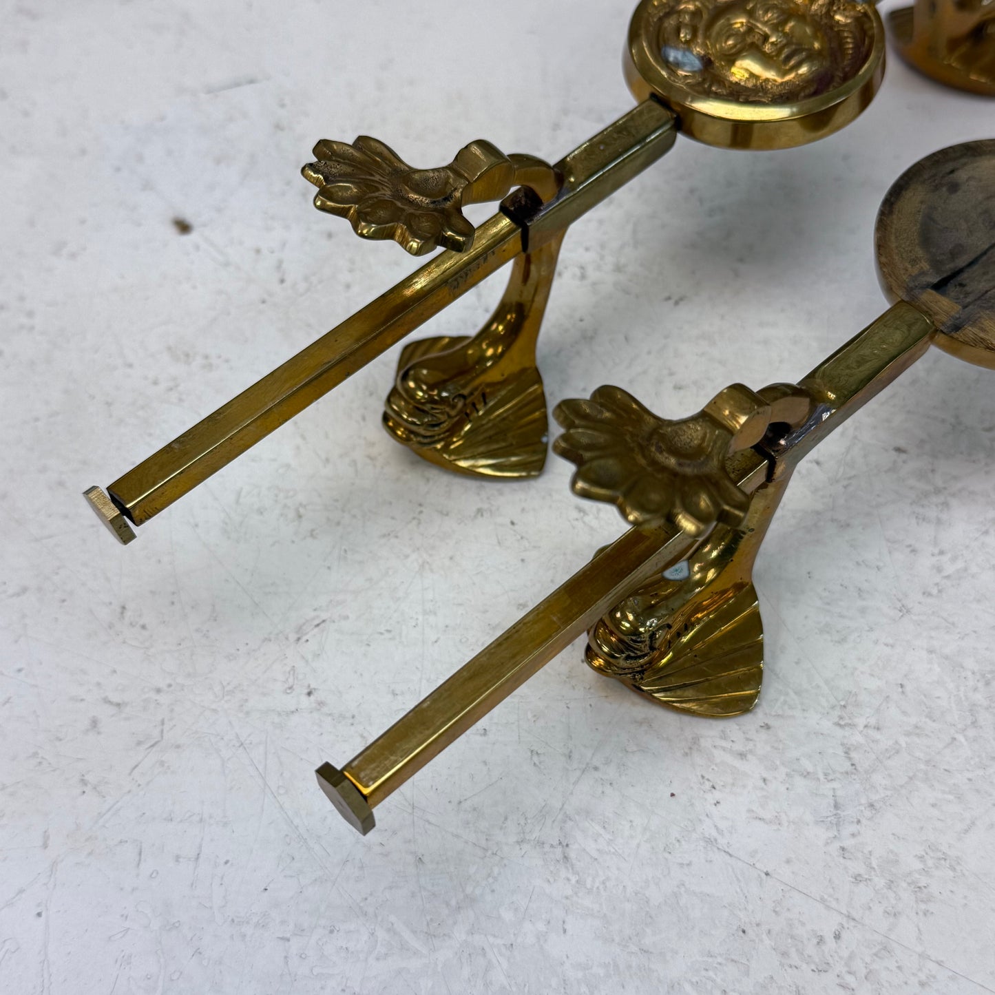 Mottahedeh Art Nouveau Style Brass Expandable Trivet Stand