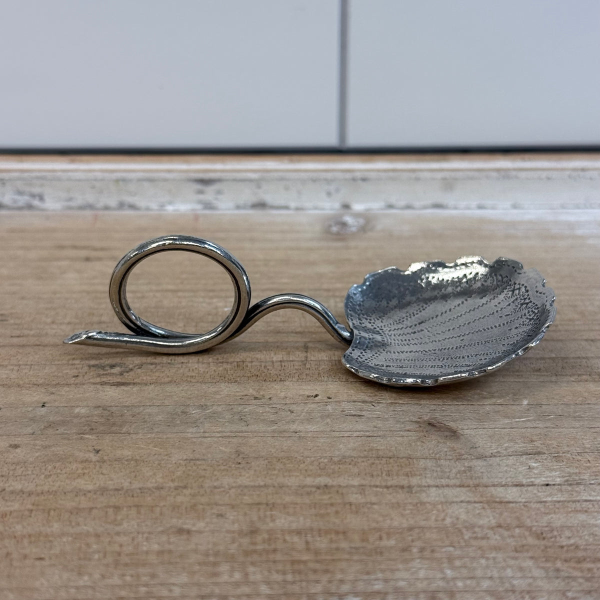 Colonial Williamsburg Apple Shell Tea Caddy Spoon