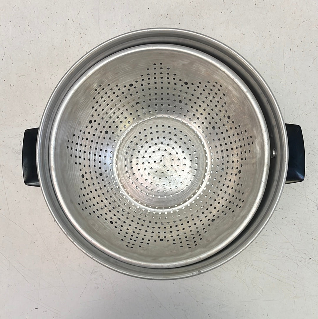 Vintage Mirro USA Bun Warmer