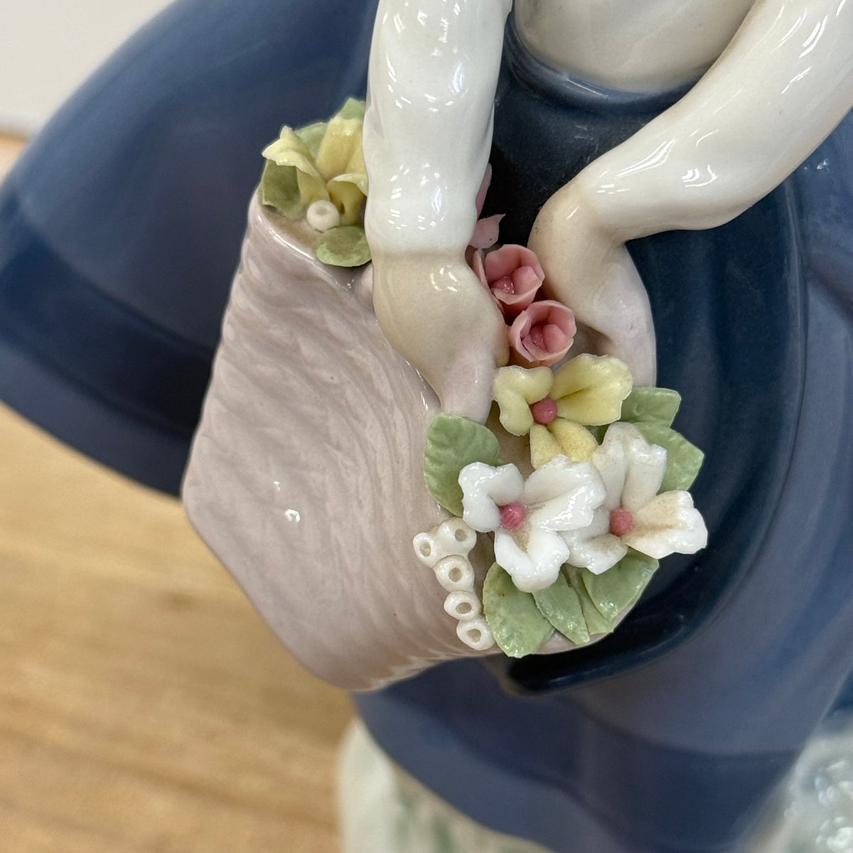 Lladró Spring Basket #5223 Girl Porcelain Figurine Spain 1984