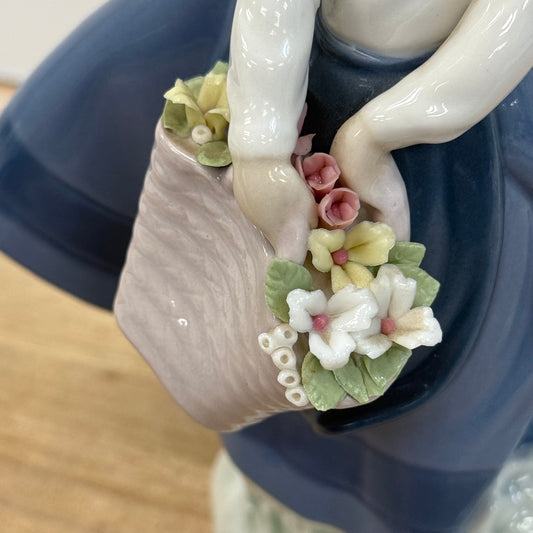 Lladró Spring Basket #5223 Girl Porcelain Figurine Spain 1984
