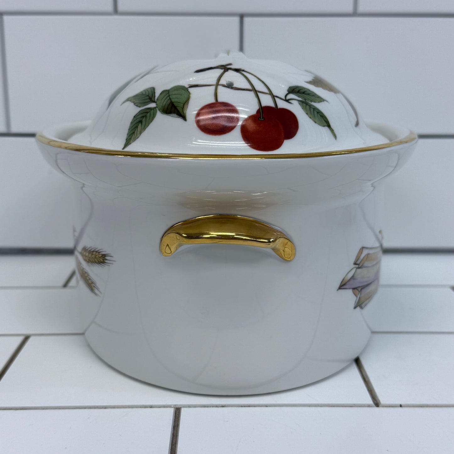 Royal Worcester Evesham Gold Covered Casserole Dish England