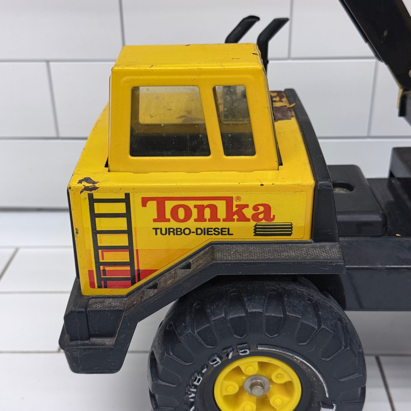 Tonka Turbo Diesel XMB-975 Clam Bucket Crane