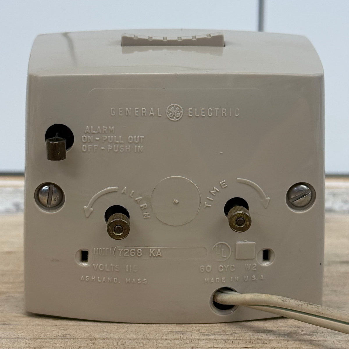 General Electric #7268KA Lighted Dial Alarm Clock
