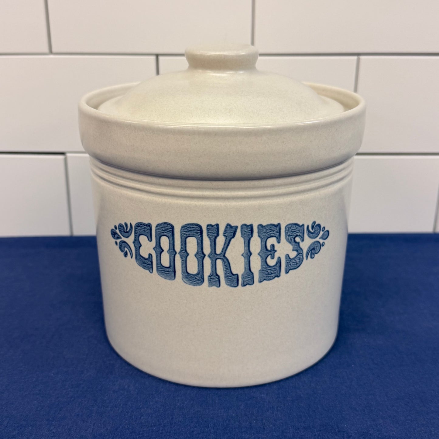 Pfaltzgraff Yorktowne Cookie Jar #508 Stoneware USA Vintage 1970s