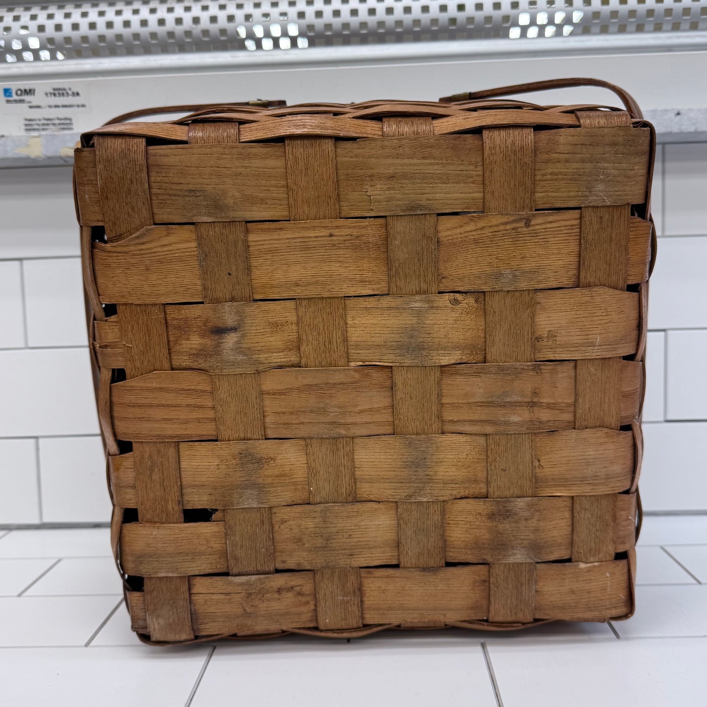 Picnic Basket with Pie Tray, Wicker