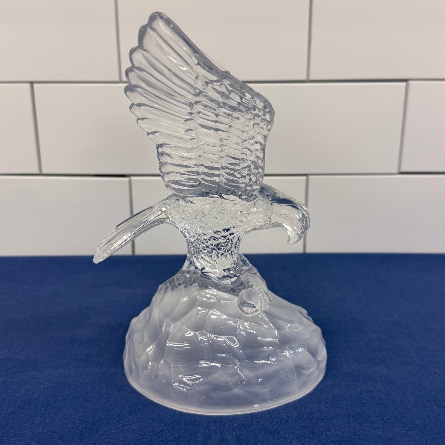 Cristal d'Arques Eagle with Fish Crystal Figurine France 1980s