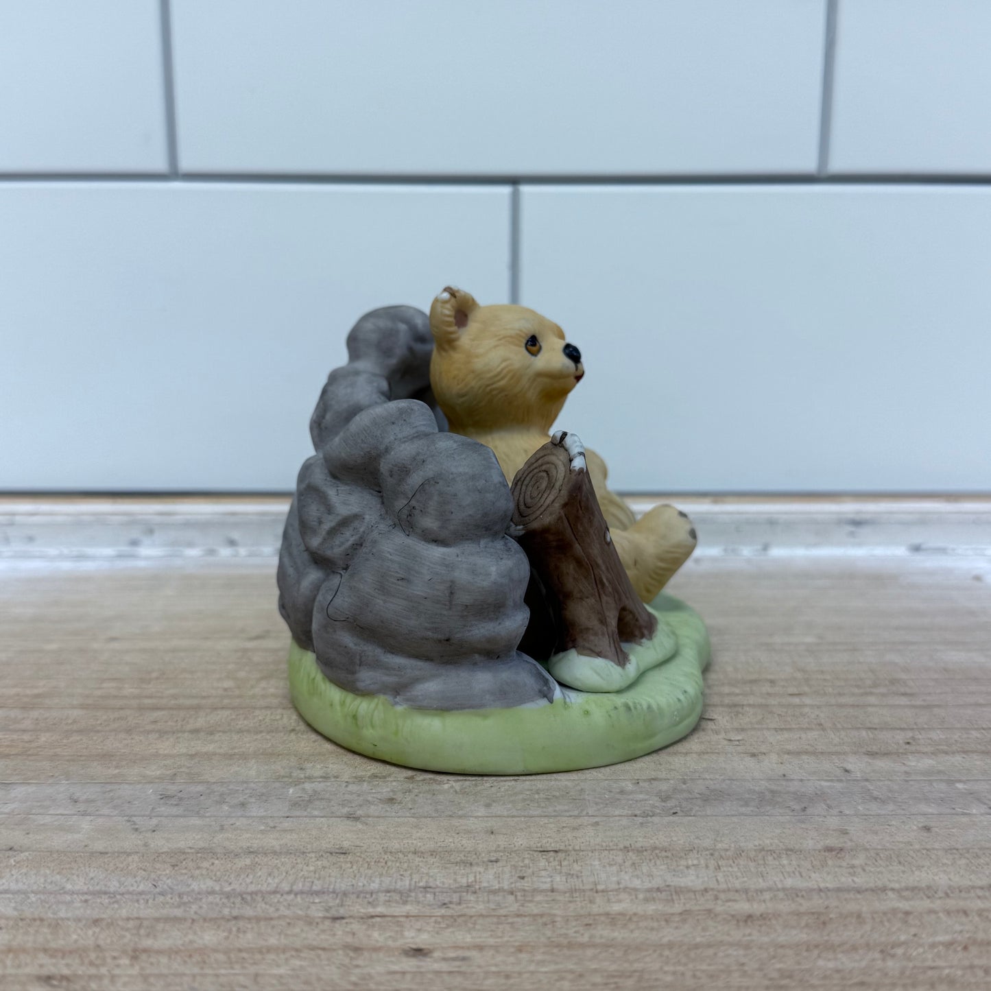 Franklin Mint Woodland Surprises Figurine , Bear 1984