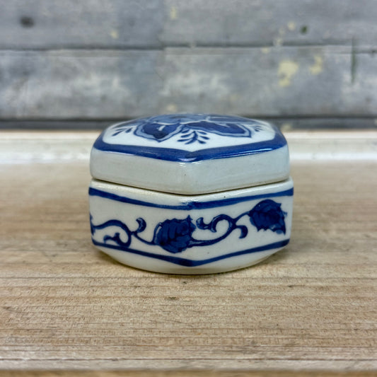 Annie’s Treasures Chinoiserie Porcelain Trinket Box