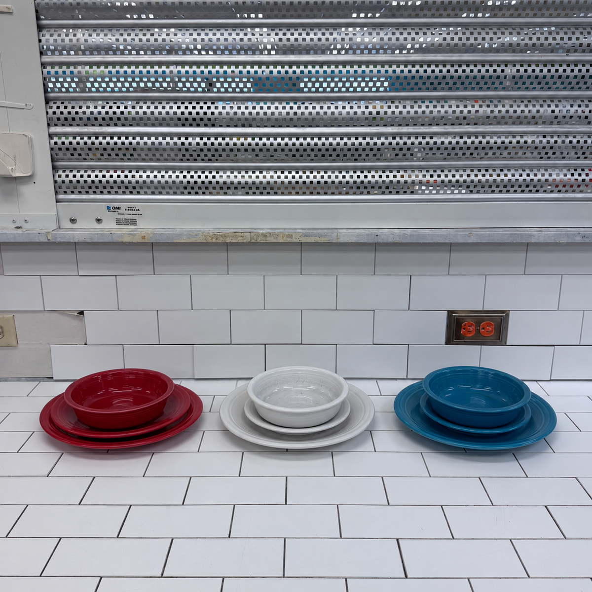 Fiesta Scarlet Peacock White Dinner Set Lot of 9